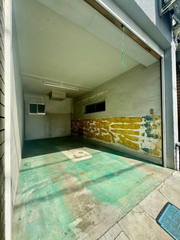 大東市三箇五丁目中古戸建の駐車場