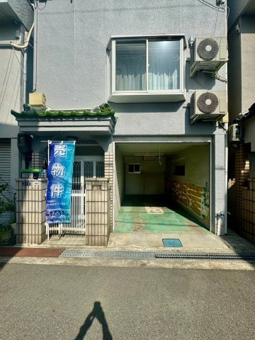 大東市三箇五丁目中古戸建の前面道路含む現地写真