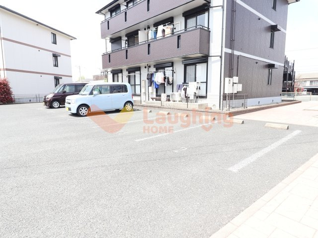 ソニア　リーベA棟の駐車場|駐車場があるので、車を買う予定の方も安心です