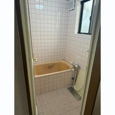 荘島貸家の浴室|日々の疲れを癒すお風呂付です