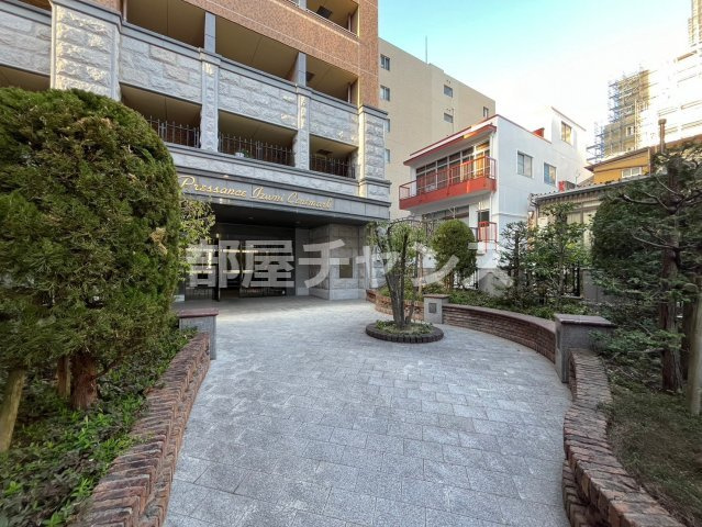 プレサンス泉セントマークのエントランス