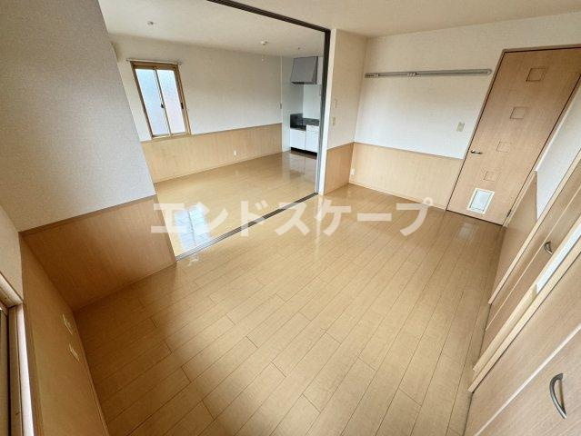 ロイヤルガーデン連取　の居間・リビング|高崎、前橋、伊勢崎エリアのお部屋探しはエンドスケープまで！お客様の理想お聞かせ下さい♪