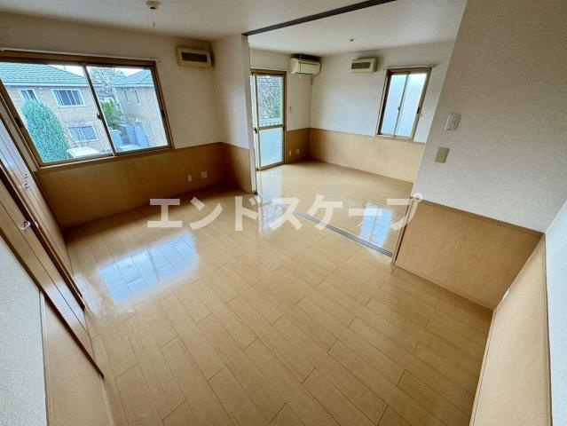 ロイヤルガーデン連取　の居間・リビング|高崎、前橋、伊勢崎エリアのお部屋探しはエンドスケープまで！お客様の理想お聞かせ下さい♪