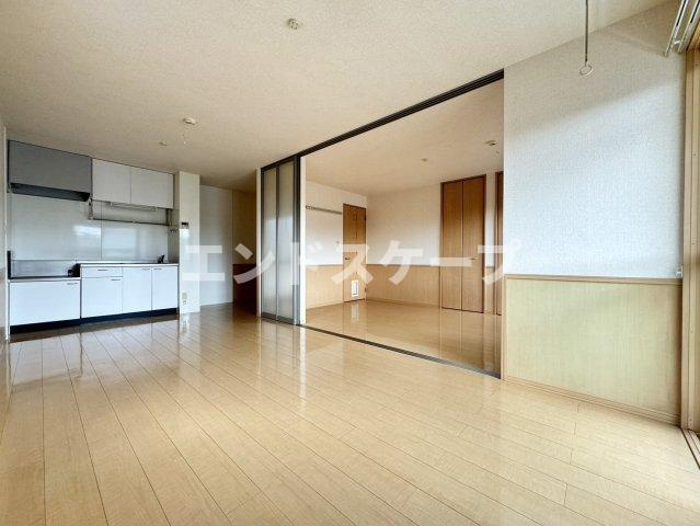 ロイヤルガーデン連取　の居間・リビング|高崎、前橋、伊勢崎エリアのお部屋探しはエンドスケープまで！お客様の理想お聞かせ下さい♪