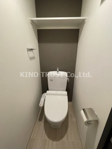 W-style大阪駅前のトイレ|落ち着いた色調のトイレです