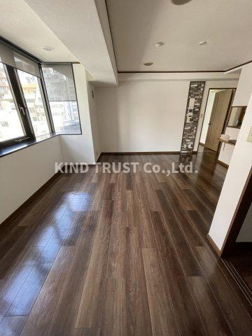 フロンティア天満の居間・リビング|こちらの居間で趣味の時間をお楽しみください