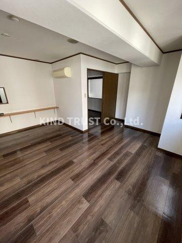 フロンティア天満の居間・リビング|こちらのリビングで趣味の時間をお楽しみください