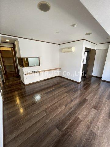 フロンティア天満の居間・リビング|ゆったりとしたリビングです