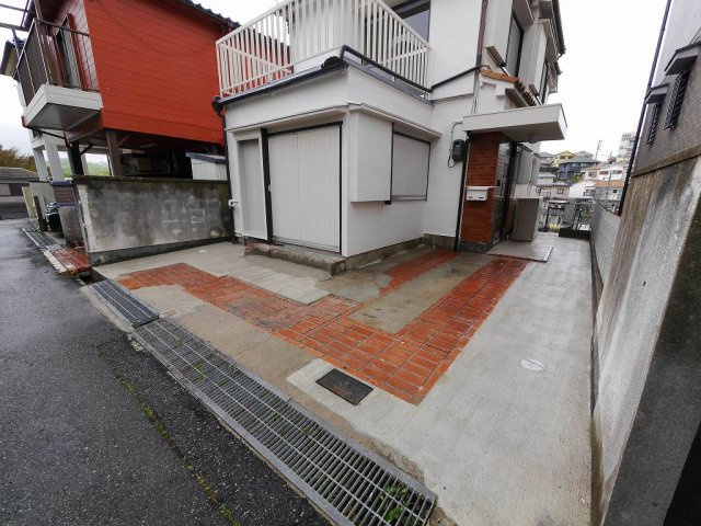 グラータ鈴東3の駐車場|◆敷地内駐車場2台分有※ワンボックス＋軽自動車