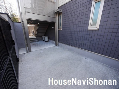 【エントランス】 | マイカーサ北鎌倉 | 室内写真は同タイプ別室の写真です。