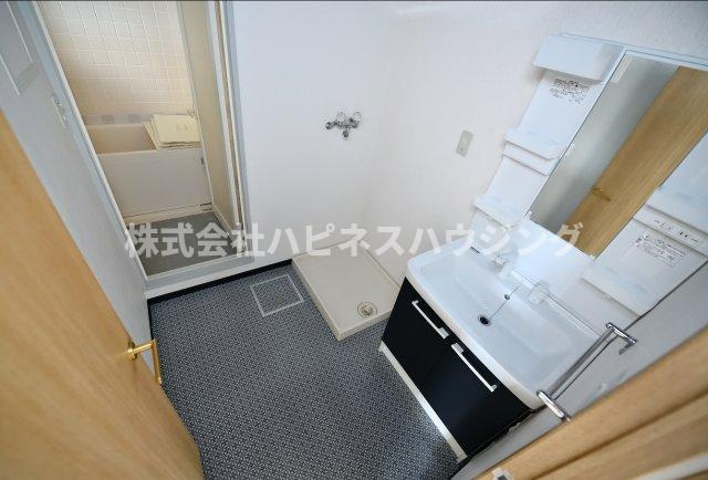 INSURANCE(インシュランス) BLDG.(ビルディング) Ⅸ(ナイン)船橋の独立洗面台|独立洗面台、小物を置くことができて便利です