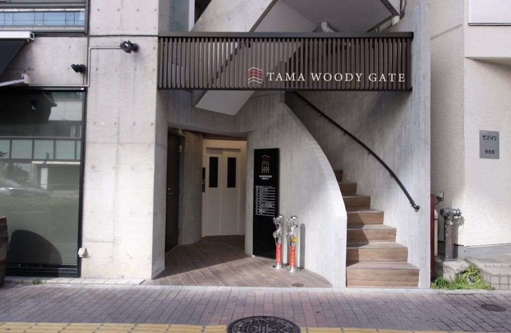 豊島区東池袋２丁目の事務所のエントランス