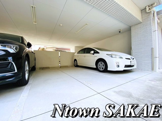 【駐車場】 | ヒルサイドコート | 駐車場があるので、車を買う予定の方も安心です