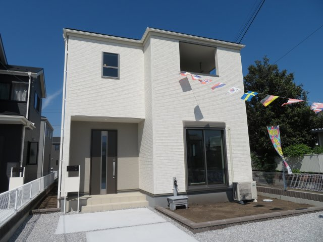 高崎市吉井町塩川（全4棟）3号棟の外観|ナチュラルで飽きの来ないデザインは流行に左右されない家の形です。外構も綺麗に仕上がっています(^▽^)/
