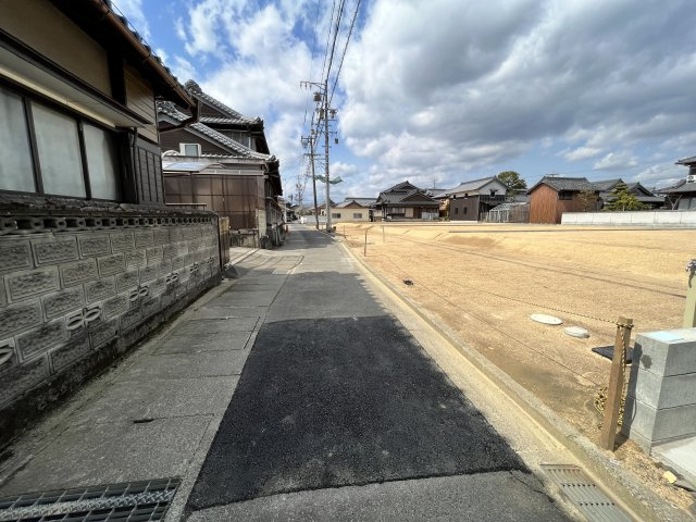 鈴鹿市甲斐町 分譲地 【全4区画】の前面道路含む現地写真