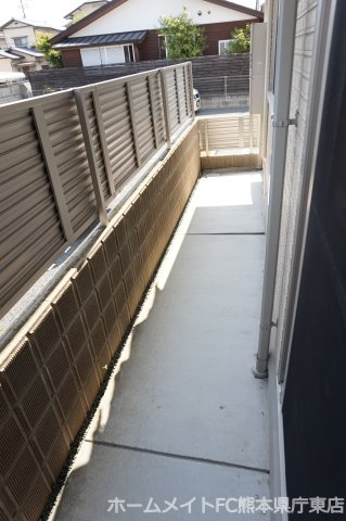 熊本市東区江津２丁目のアパートのバルコニー