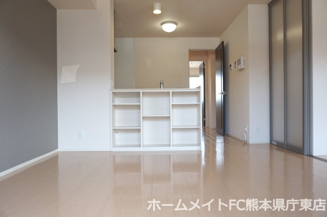 熊本市東区江津２丁目のアパートの居間・リビング