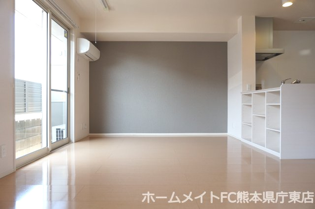 熊本市東区江津２丁目のアパートの居間・リビング