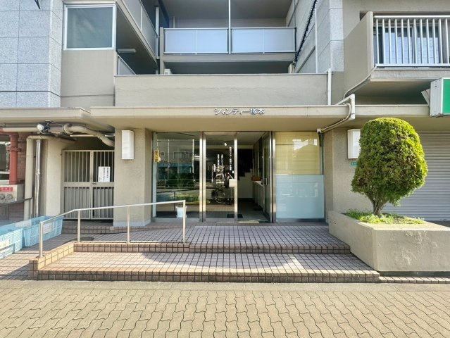 シャンティー塚本のエントランス