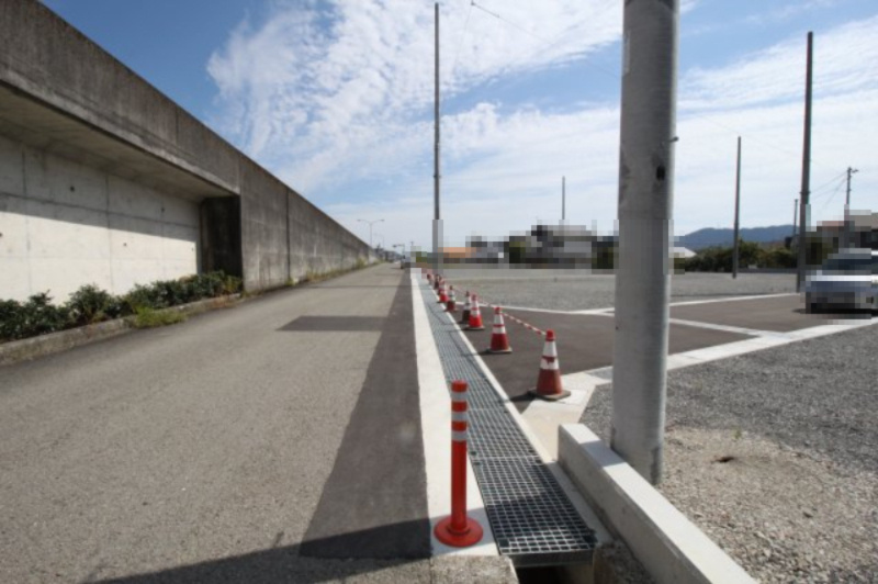 朝倉丙　3号地　建築条件付き　売土地（全14区画）の前面道路含む現地写真