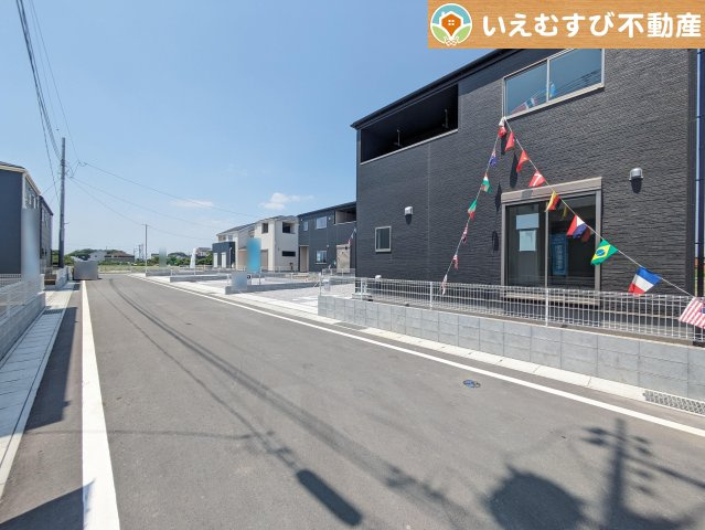 Livele Garden.S　太田第11下田島の前面道路含む現地写真|安心の広々6ｍ前面道路
6ｍの前面道路はお車の駐車が楽々！すれ違える広さが確保されています♪