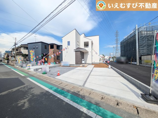 Livele Garden.S　熊谷中西第2の駐車場|並列3台駐車可能なゆとりのカースペース
複数台車をお持ちでも、お友達が遊びに来てもゆとりの駐車スペース！
