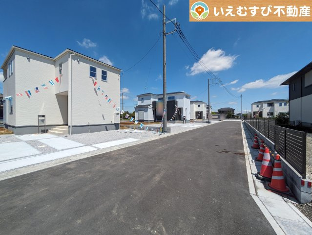Livele Garden.S　鴻巣関新田の前面道路含む現地写真|充分な広さの前面道路
間口が広くお車の出し入れも問題なく行えるスペースが確保されています♪