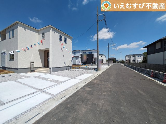 Livele Garden.S　鴻巣関新田の前面道路含む現地写真