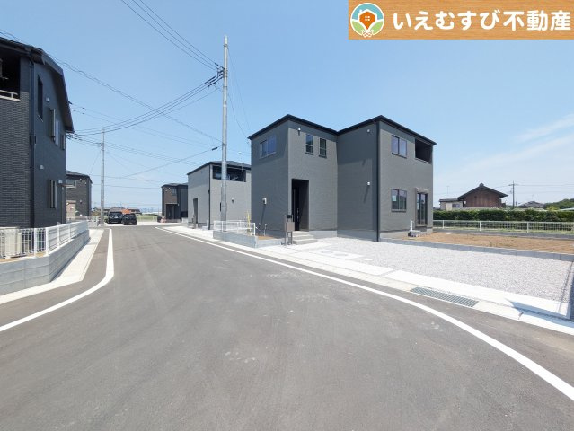 Livele Garden.S　太田第11下田島の前面道路含む現地写真|整備されたばかりの綺麗な6ｍ道路
ゆとりの6ｍ道路に面しているのでお車の駐車も楽々、すれ違える広さが嬉しい！