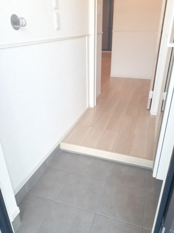 クレールＡの玄関|明るい玄関です