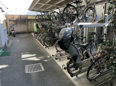 【その他共用部分】 | 朝日西巣鴨マンション | 敷地内に自転車置き場があります(^^)/