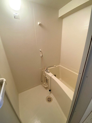 【浴室】 | メゾン・ド・ラヴィス | 別号室の写真になります。現況優先。