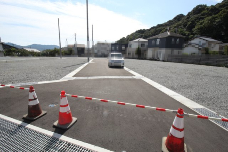 朝倉丙　5号地　建築条件付き　売土地（全14区画）の前面道路含む現地写真