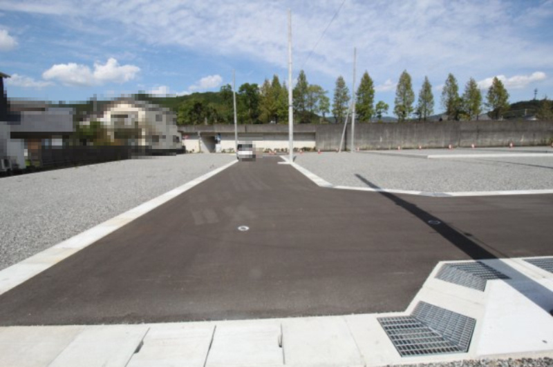 朝倉丙　5号地　建築条件付き　売土地（全14区画）の前面道路含む現地写真