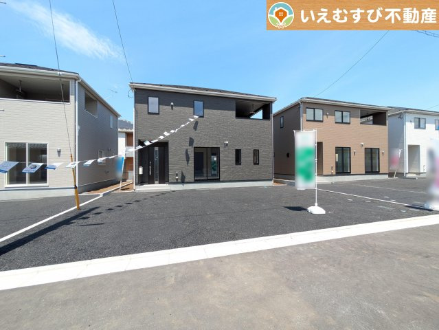 Cradle garden　深谷市萱場第6の駐車場|2台駐車可能なスペース完備
しっかり舗装してある駐車スペースで天気が悪く足元が悪い日でも乗り降りしやすい♪