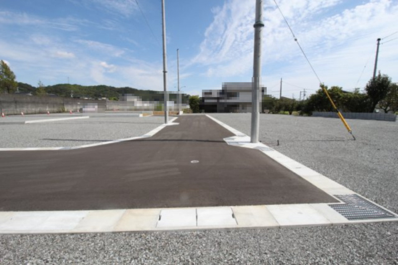 朝倉丙　6号地　建築条件付き　売土地（全14区画）の前面道路含む現地写真