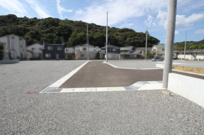 朝倉丙　8号地　建築条件付き　売土地（全14区画）の前面道路含む現地写真