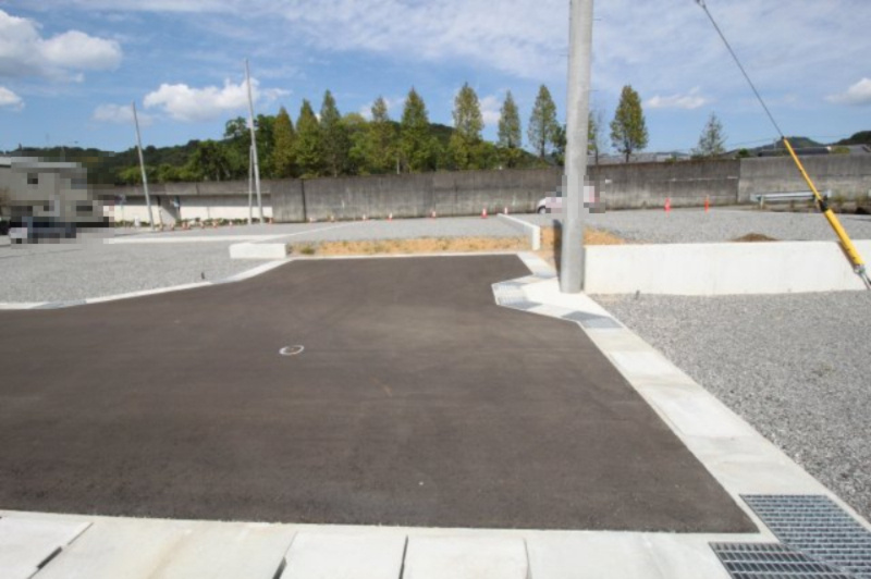 朝倉丙　8号地　建築条件付き　売土地（全14区画）の前面道路含む現地写真