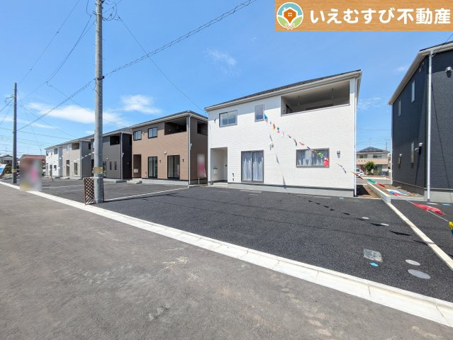 Cradle garden　深谷市萱場第6の駐車場|2台駐車可能なスペース完備
しっかり舗装してある駐車スペースで天気が悪く足元が悪い日でも乗り降りしやすい♪