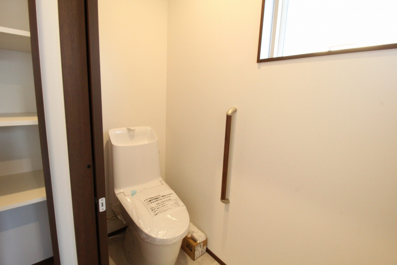 朝倉Ⅱ　新築戸建　3号地　（全3区画）のトイレ|1F　温水洗浄便座