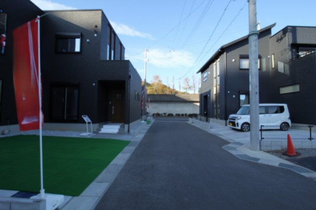 朝倉Ⅱ　新築戸建　3号地　（全3区画）の前面道路含む現地写真