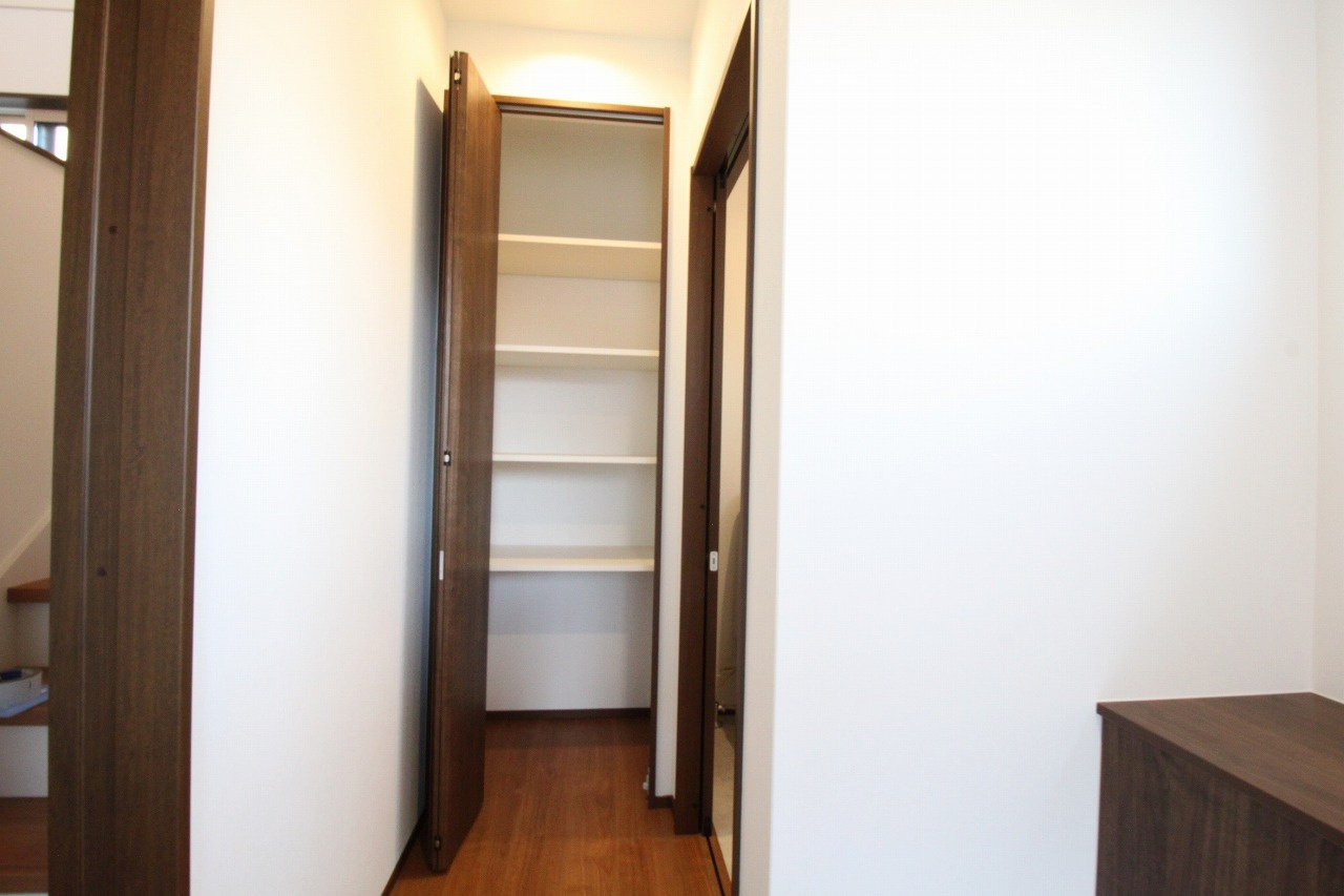 朝倉丙Ⅱ　新築戸建　3号地　（全3区画）の収納|1F　ホール