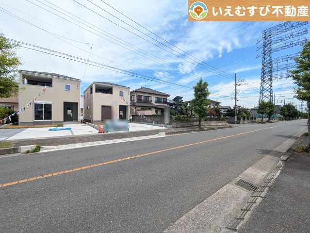 Livele Garden.S　鴻巣明用の前面道路含む現地写真|安心の広々前面道路
12ｍの前面道路は広くて開放的♪見通しも解くお車の出入りがしやすい♪