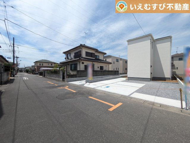 Livele Garden.S　鴻巣明用の前面道路含む現地写真|安心の広々6ｍ前面道路
6ｍの前面道路はお車の駐車が楽々！すれ違える広さが確保されています♪