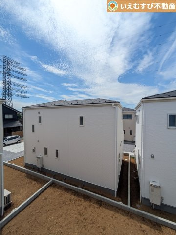 Livele Garden.S　鴻巣明用の展望|安らぎを実感できる街並が望めます。
8棟の綺麗な区画に分かれた統一感のある街並み。新生活を快適にスタート！