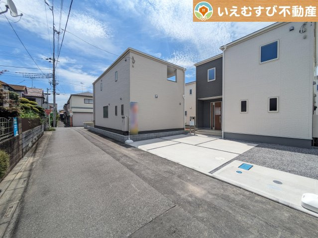 Livele Garden.S　鴻巣明用の前面道路含む現地写真|充分な広さの4ｍ前面道路
間口が広くお車の出し入れも問題なく行えるスペースが確保されています♪