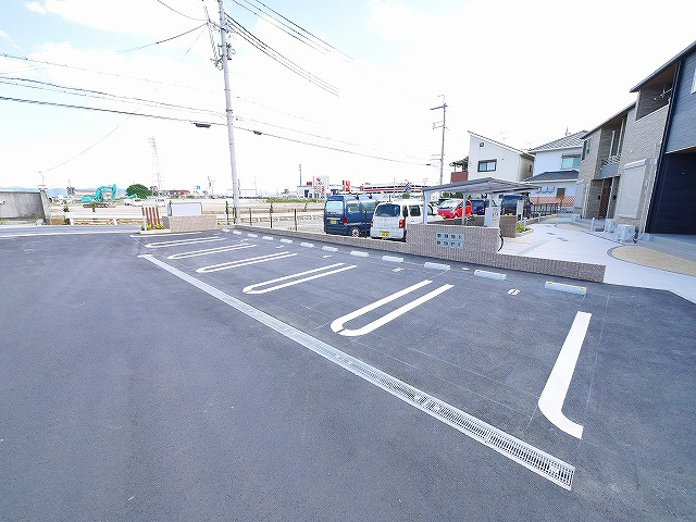 グレイス大和小泉の駐車場|駐車場完備です