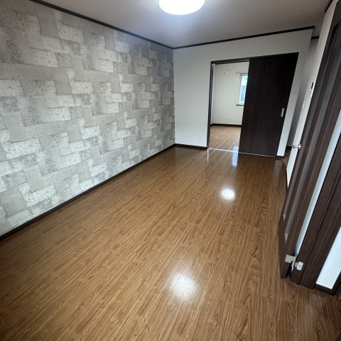 ラフィーネ東町３の内装|明るい室内です