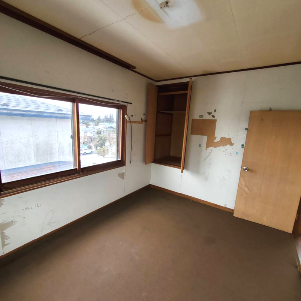 八戸市大字新井田字塩入の洋室