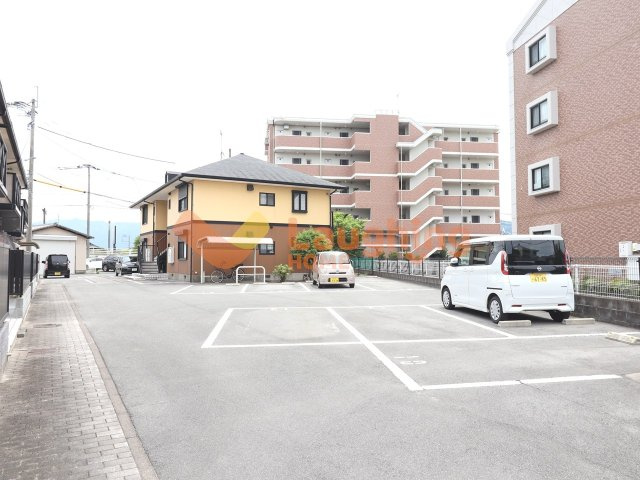 ミーツハオスK　C棟の駐車場|駐車場に車を止められます